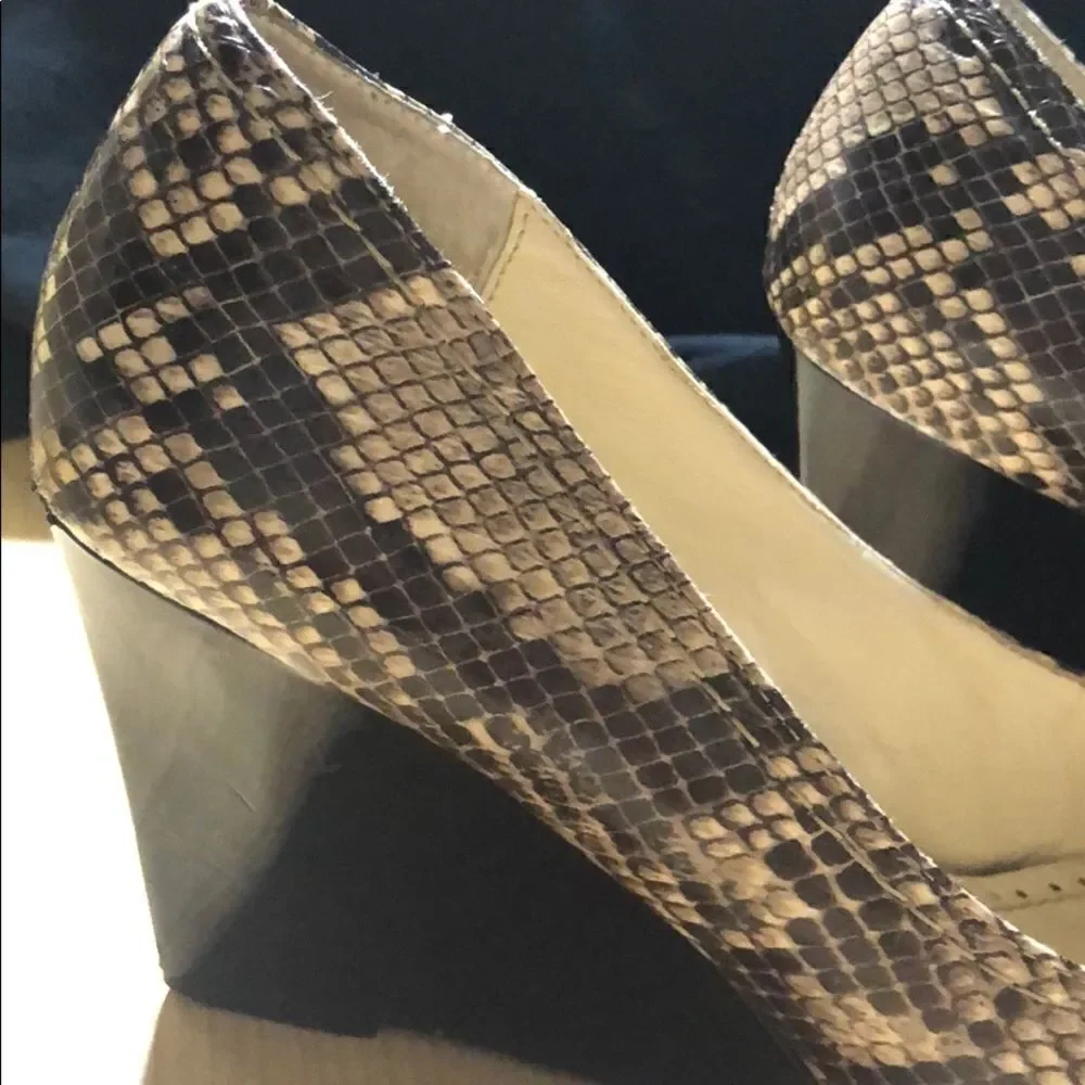 Very cute Adrienne Vittadini wedges